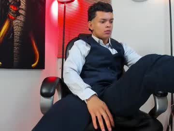Nino_Bonnucci Chaturbate stream image from August 03, 2025