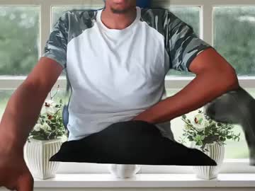 Biggeroncam Chaturbate stream image from August 03, 2025