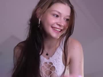 Kelly_Ember Chaturbate stream image from August 03, 2025