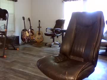 Dogluce4 Chaturbate stream image from August 03, 2025