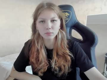 Yunarosee Chaturbate stream image from August 03, 2025