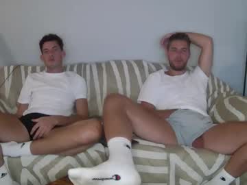 Englishladxxx Chaturbate stream image from August 04, 2025