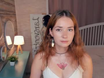 Lillycoyier Chaturbate stream image from August 04, 2025