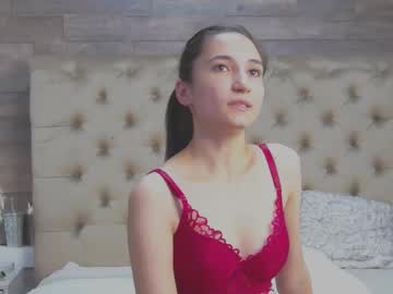 Carolinahart Chaturbate stream image from August 04, 2025