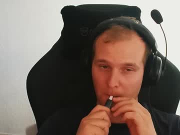 Croissant911 Chaturbate stream image from August 04, 2025
