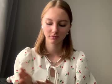 Autumnroginson Chaturbate stream image from August 04, 2025
