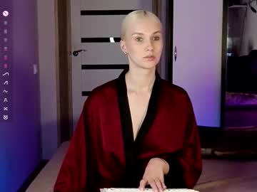 Hitchcocianblonde_ Chaturbate stream image from August 04, 2025