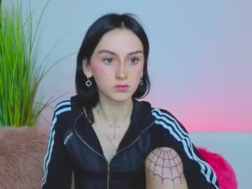 Little_Moly999 Chaturbate stream image from August 04, 2025