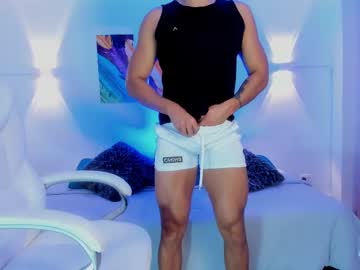 Zarekfox Chaturbate stream image from August 04, 2025