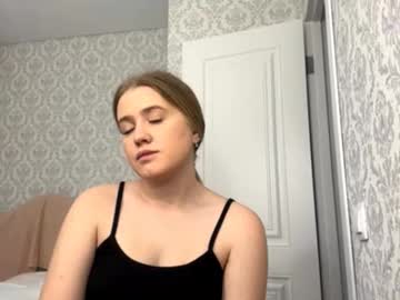 Blondellwoodroof Chaturbate stream image from August 05, 2025