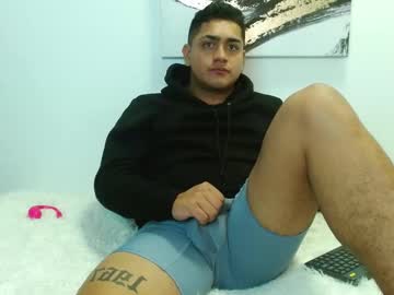 Aaronn_12 Chaturbate stream image from August 05, 2025
