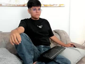 Moonreyx Chaturbate stream image from August 05, 2025