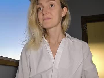 Elyrasnarl Chaturbate stream image from August 05, 2025