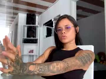 Izzy_Collins Chaturbate stream image from August 05, 2025