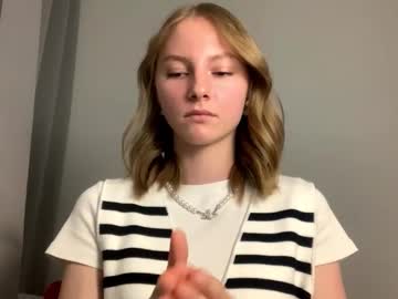 Autumnroginson Chaturbate stream image from August 05, 2025