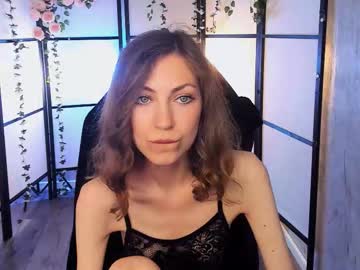 Crystalique Chaturbate stream image from August 05, 2025
