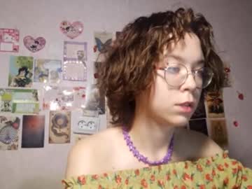 Shy_Kiss_Twinkle_Bloop Chaturbate stream image from August 05, 2025