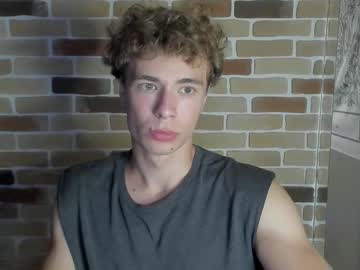 Idkiww Chaturbate stream image from August 05, 2025