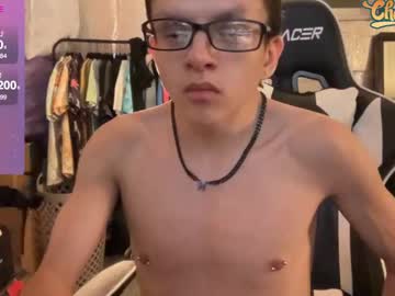 Robertcicijr21 Chaturbate stream image from August 06, 2025