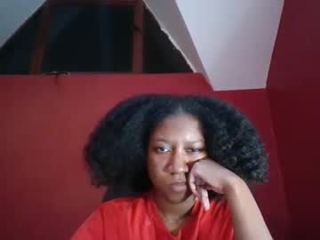 Xxuniskellyxx Chaturbate stream image from August 06, 2025