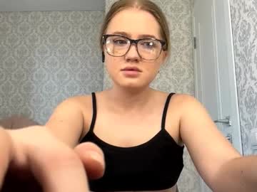 Blondellwoodroof Chaturbate stream image from August 06, 2025