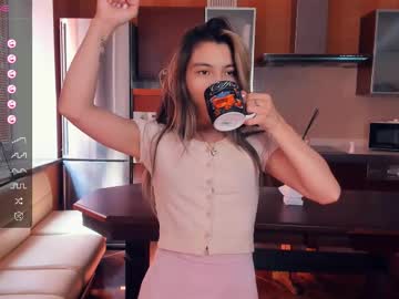 Goooldenshine Chaturbate stream image from August 06, 2025