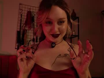 Koracrosbie Chaturbate stream image from August 06, 2025