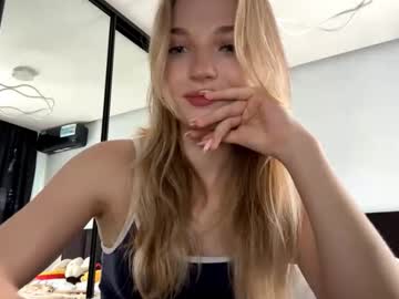 Mildaleggette Chaturbate stream image from August 06, 2025