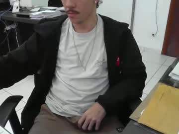 Hotman18cmxxx Chaturbate stream image from August 06, 2025