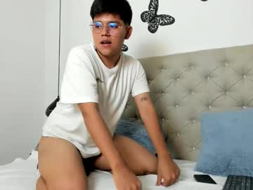 Moonreyx Chaturbate stream image from August 06, 2025