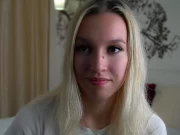 Zettamoe Chaturbate stream image from August 06, 2025