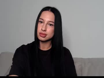 Delly_Love Chaturbate stream image from August 06, 2025