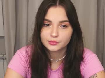 Reilbelll Chaturbate stream image from August 06, 2025