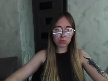 Mandaarinka Chaturbate stream image from August 07, 2025