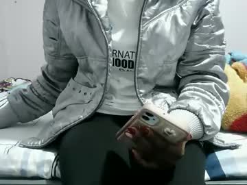 Luxemadchen Chaturbate stream image from August 07, 2025