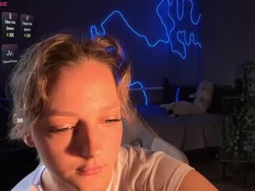 Lunashelter Chaturbate stream image from August 07, 2025