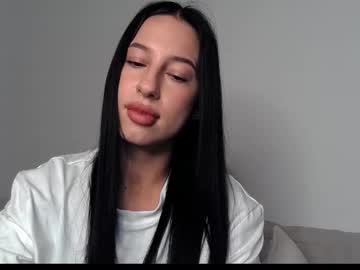 Delly_Love Chaturbate stream image from August 07, 2025