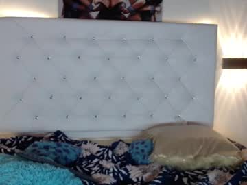 Carameloxoxox Chaturbate stream image from August 07, 2025