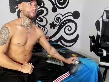 Brucenixon Chaturbate stream image from August 08, 2025