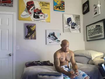 Phenmlv Chaturbate stream image from August 08, 2025