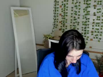 Emilie_Shy Chaturbate stream image from August 08, 2025