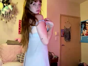 Foxyredddd Chaturbate stream image from August 08, 2025