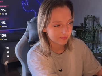 Lunashelter Chaturbate stream image from August 08, 2025
