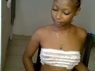 Alexa_Foxxie Chaturbate stream image from August 08, 2025