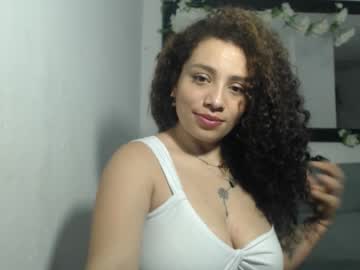 Marilychick Chaturbate stream image from August 09, 2025