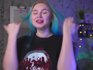 Moon_Valkyriie Chaturbate stream image from August 09, 2025