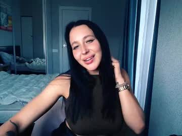 Aliceturnon Chaturbate stream image from August 09, 2025