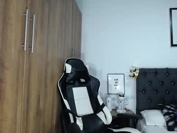 Alannaughty_ Chaturbate stream image from August 10, 2025
