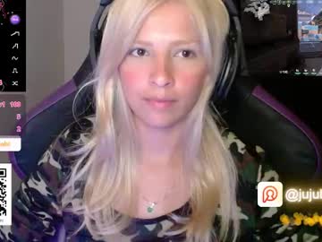 Jujubinhahot Chaturbate stream image from August 10, 2025