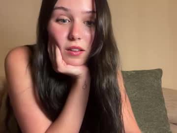 Tessadovee Chaturbate stream image from August 10, 2025
